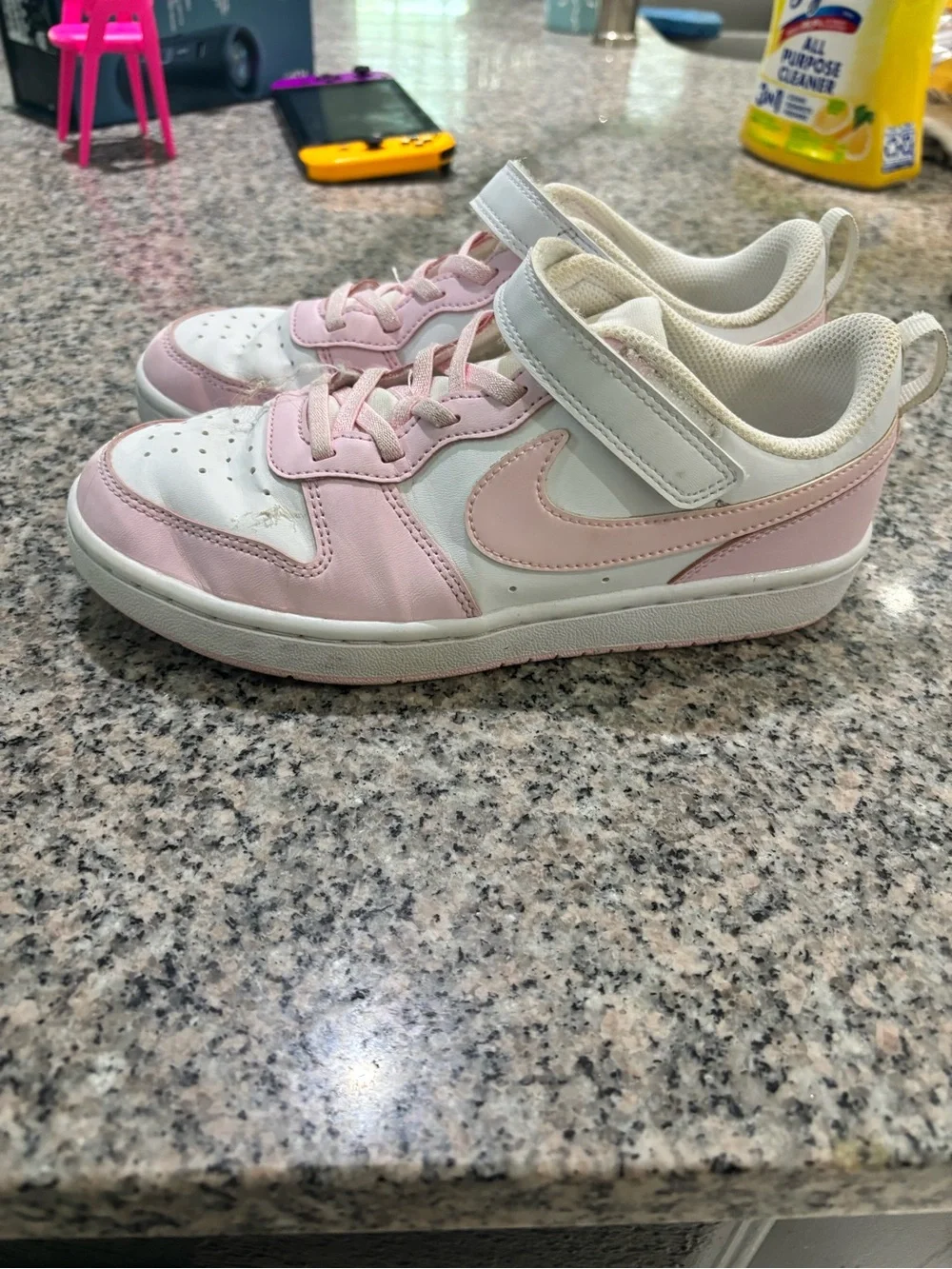 Nike Kids Low-Top Sneakers in White and Light Pink